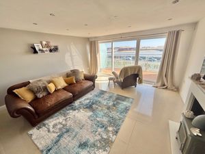 Lounge- click for photo gallery